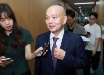 [단독] 인권위원장 “인권위 결정 폐기하고 사과하는 건 법치국가서 용납 안돼”