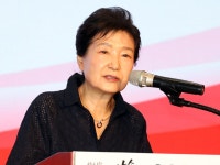 14년만에 국힘 연찬회 온 박근혜 “내부 분열이 가장 무서운 적”