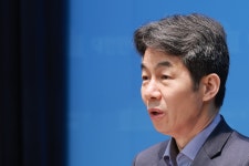 윤건영, 李 회견 앞두고 “공소 취소, 연임 개헌 깔끔 정리해야”