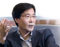 장하성 원장 “한국 좁다!” 미 MBA와 한판 승부