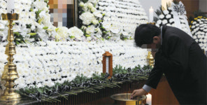 [5조원 장례] 탈법·불공정 일삼는 장례업계…장례식장·상조업체·납골당 ‘한통속’