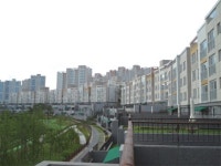 [Real Estate]베란다를 정원으로 ‘테라스하우스’ 인기…베란다에서 텃밭 가꾸고 골프 연습도