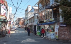 [Real Estate]신논현역 카페골목 뜬다는데…‘강남역 게 섰거라’ 2030 고객 북적