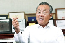 [PEOPLE] 통신·에너지 산업의 개척자 이건수 동아일렉콤 회장  | 에너지 시스템 기술, 세계 일류로 키웠죠