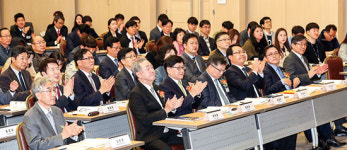 [ISSUE INSIDE] 제2차 경제·사회 위기극복 대토론회 선제적 구조조정해야 4차 산업혁명서 생존