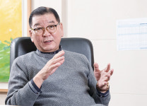 [Interview] 34년 패션 외길 신성통상 염태순 회장 | ‘평창 롱패딩’ 그 회사…입소문에 승승장구