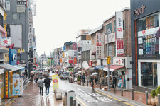 [Real Estate] 홍대에 밀렸던 이화여대 거리 부활 몸부림 어반앨리스 ‘핫플’ 떠오르며 상권 ‘꿈틀’