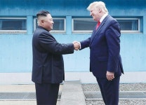 [신율의 정치 읽기] 판문점 회동은 트럼프 재선 위한 이벤트