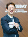 [PEOPLE] 창업 10주년 맞은 커피베이 백진성 대표 | 8배 비싼 친환경컵 커피베이의 ‘노 플라스틱’