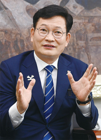 [여야 정당 대표에게 듣는다] 송영길 더불어민주당 대표 “부동산 대안은 ‘누구나 집’ 프로젝트”
