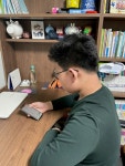 지나친 스마트폰 사용, ‘후천적 사시’ 유발할 수도