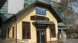 Local Mania | 구 신촌역사, 1980년대 대학생들의 MT출발지