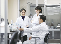 금호석유화학그룹, R&D 강화로 선제 대응 나선다