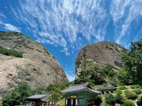 Travel | 일생에 한 번은 이런 여행...신비의 쌍봉우리 ‘마이산’