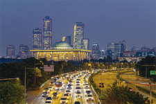 “고맙다, 더현대 서울”…전국구 상권으로 떠오른 ‘여의도’