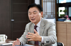 군복 벗은 의정부, 패션·문화 중심지 만들 것 김동근 의정부 시장