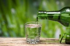 1천원 소주 나오나...식당·마트서 ‘술값 할인’ 가능해진다