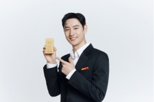 “모범택시 김도기 기사가 픽했다”…한국금거래소, 배우 이제훈 모델 발탁