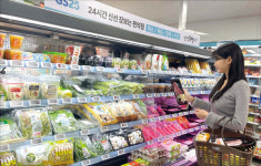 편의점, 장보기까지 삼켰다…‘편마트’ 판 키우는 GS25·판 고르는 CU