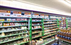 편의점, 장보기까지 삼켰다…‘편마트’ 판 키우는 GS25·판 고르는 CU