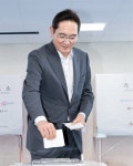 이재용 회장도 사전투표…한남동 주민센터서 포착