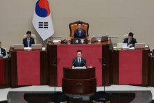 [속보] 김민석 “개헌 추진…권력구조 개편, 국민 원하는 선까지”