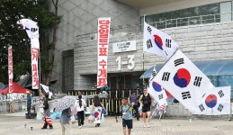 [속보] 대한체육회, 경찰 지원받아 핸드볼경기장 진입시도…봉쇄 95일만