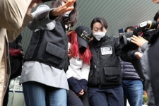의붓아빠에 살해 당한 아이···전화로 딸 불러낸건 친모였다