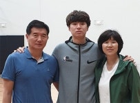 성정아 아들 이현중, 커리 대학 후배 된다