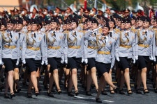 [서소문사진관] 여군은 미소로 무장, 미리 본 러시아 승전 기념일 퍼레이드