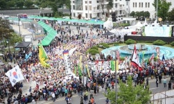 거센 빗줄기 속 열린 5·18 전야제…39년 전 광주 금남로 모습은