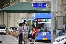 [단독] 정부 “전국 그늘막 5600개에 안전실명제 도입”