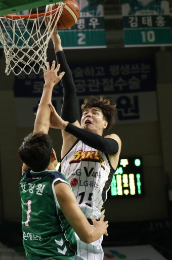 김종규, 프로농구 연봉 10억원 시대 열다