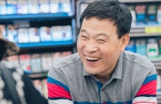 “동네마트 무너진다는데 나홀로 웃는 이유…‘단단한 단골’ 덕분”