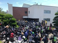 현대重 물적분할 주총서 통과···노조 오토바이 질주 극렬저지