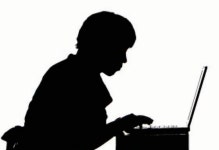 PC방 없는 동네 찾아서···엄마는 집도 옮겨야 했다