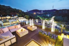 [Enjoy Your Life] 남산 전경 바라보며 와인 곁들인 식사를…특별한 분을 위한 ‘루프탑 가든’