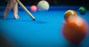 당구 치다 훈수에 격분…큐대·흉기 휘두른 50대들