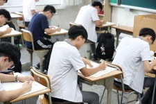 6월 모평, 지난 수능 대비 국어 쉽고, 수학 어려워…영어 1등급 ‘증가’