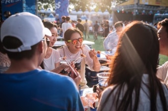 '치확행'의 도시 는  한여름 밤에 굽고 찌고 튀긴다