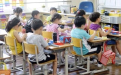 이틀째 도시락 들고 달려온 학부모…급식중단 현장 가보니