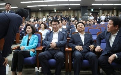 황영철,  저질스럽고 추악···이런식으로 하지 말라