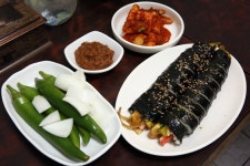 야구장선 ‘공룡 다리’ 뜯고 ‘통술집’ 상차림에 입이 쩍