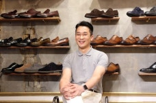 [게임체인저]화장실·지하철 플랫폼까지…어디든 찾아간 성수동 수제 구두의 성공 전략