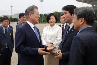 문 대통령, 아세안 3개국 순방길...현지서 또다시 ‘조국 구하기’ 나서나