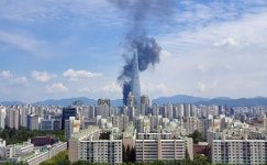 송파구청 인근 빌딩 화재로 연기 치솟아…한때 도로 운행 차단
