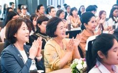 김정숙 여사 “한국어 배우는 태국 학생들, 참으로 미덥다”