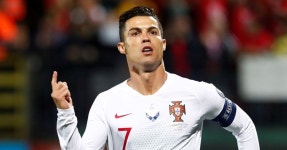 호날두 4골 원맨쇼…포르투갈, 유로 예선서 리투아니아에 5-1 대승