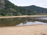 영국 왕자 행차한 ‘하회마을 섶다리’ 태풍에 휩쓸려가