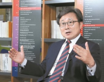 부산대 총장 “조국 딸 서류 위조 드러나면 입학 취소”